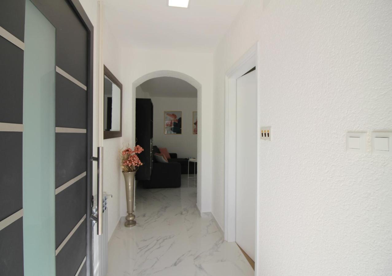 Modern Apartment Sabina With Nice Garden Porec Exterior photo