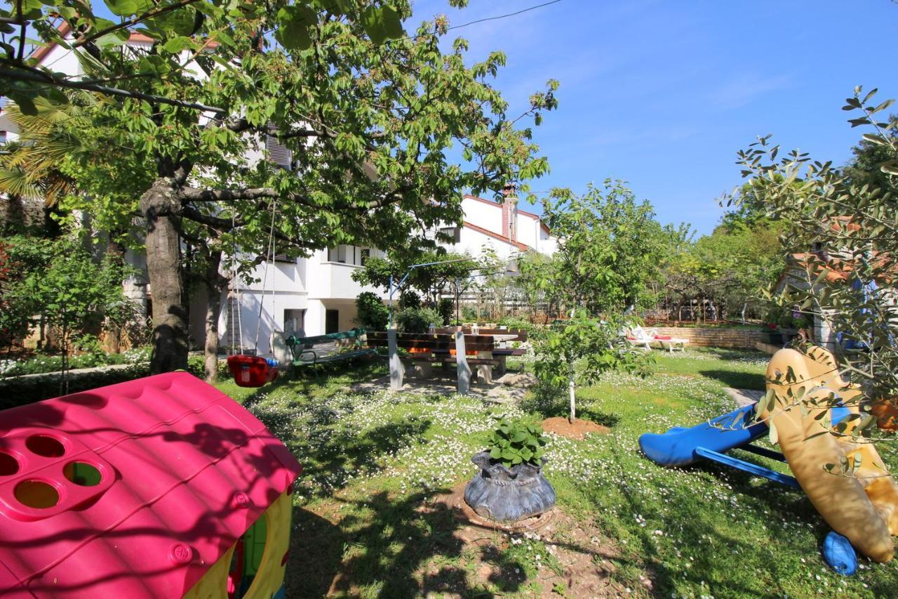 Modern Apartment Sabina With Nice Garden Porec Exterior photo